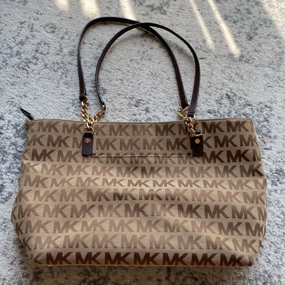 Michael Kors monogram logo tote purse shoulder bag in EUC